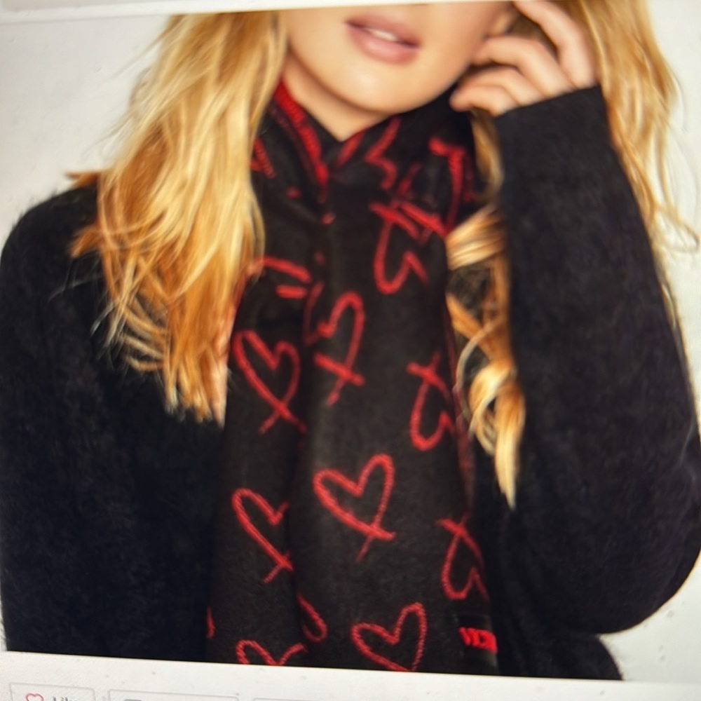 Victoria’s Secret Heart Scarf